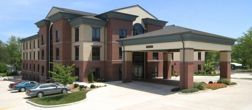 Picture of Crossroads Inn And Suites