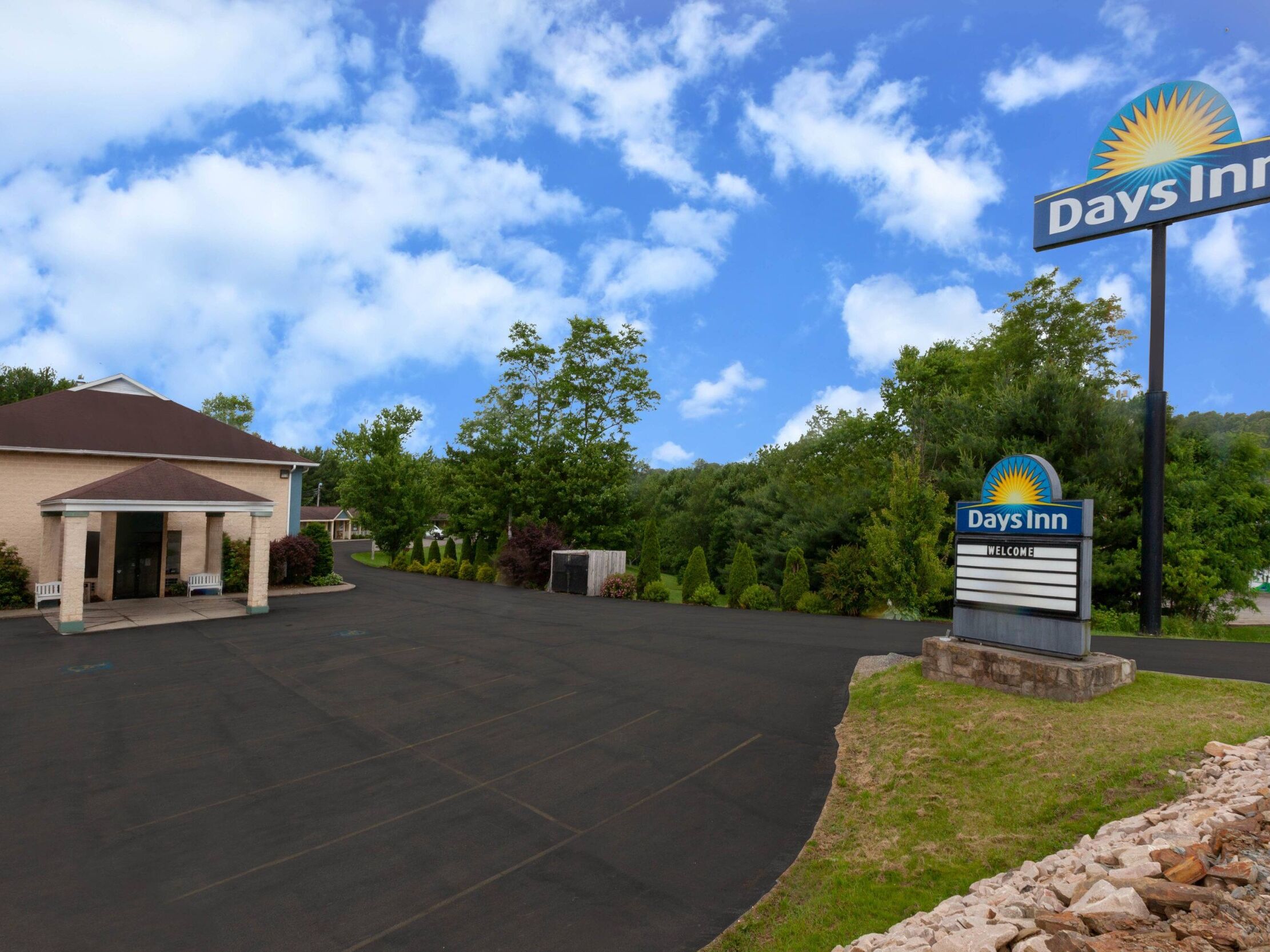 Picture of Days Inn by Wyndham Donegal