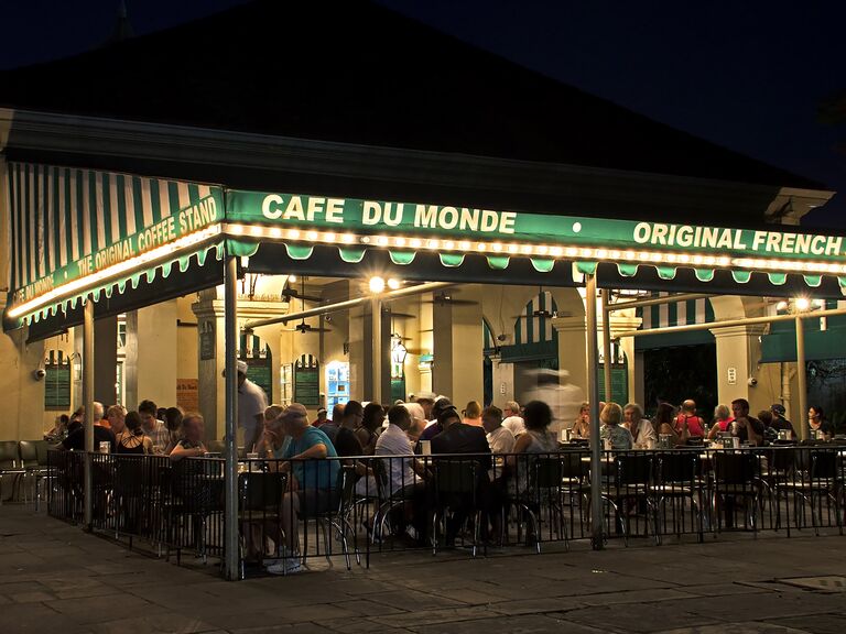 Café Du Monde Restaurante de despedida de soltera de Nueva Orleans