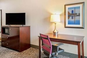 Picture of La Quinta Inn & Suites by Wyndham Houston Magnolia