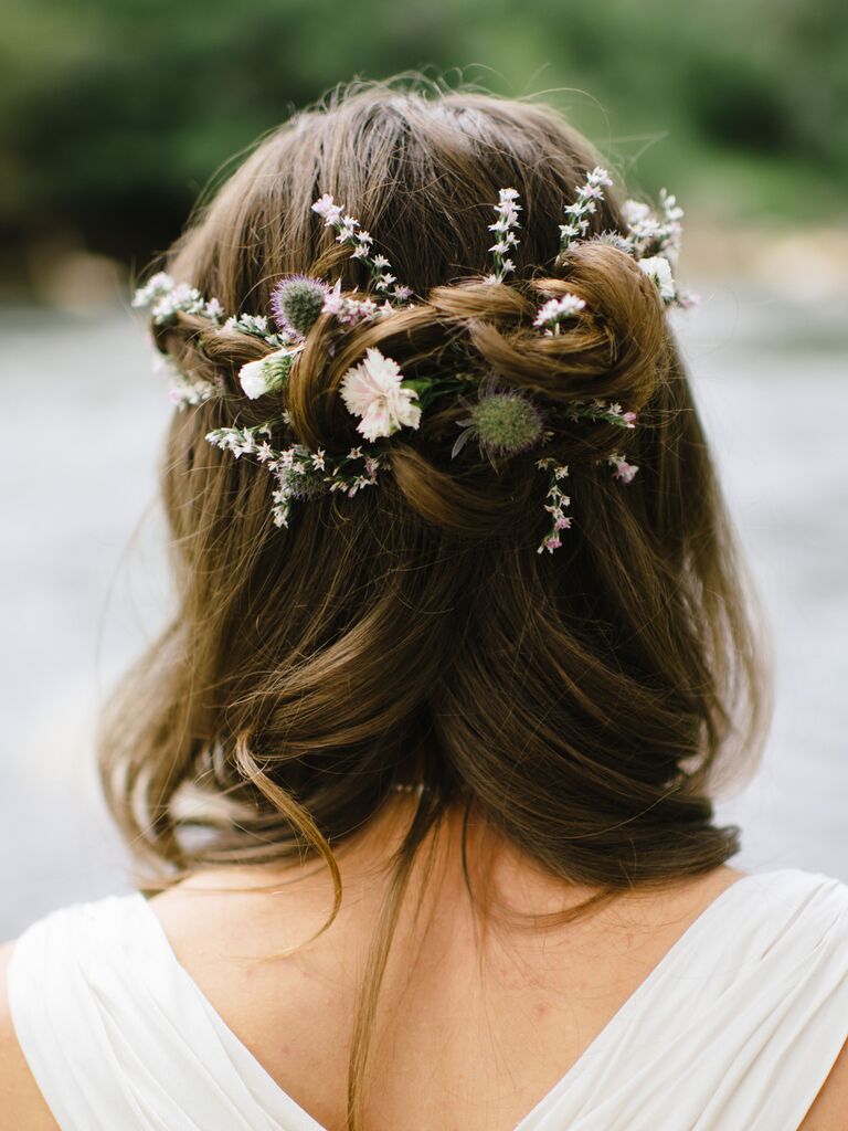 20 fresh flower wedding hairstyles for spring and summer