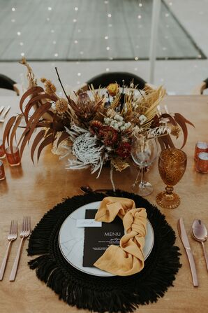 Boho Place Setting With Dried Flower Arrangement