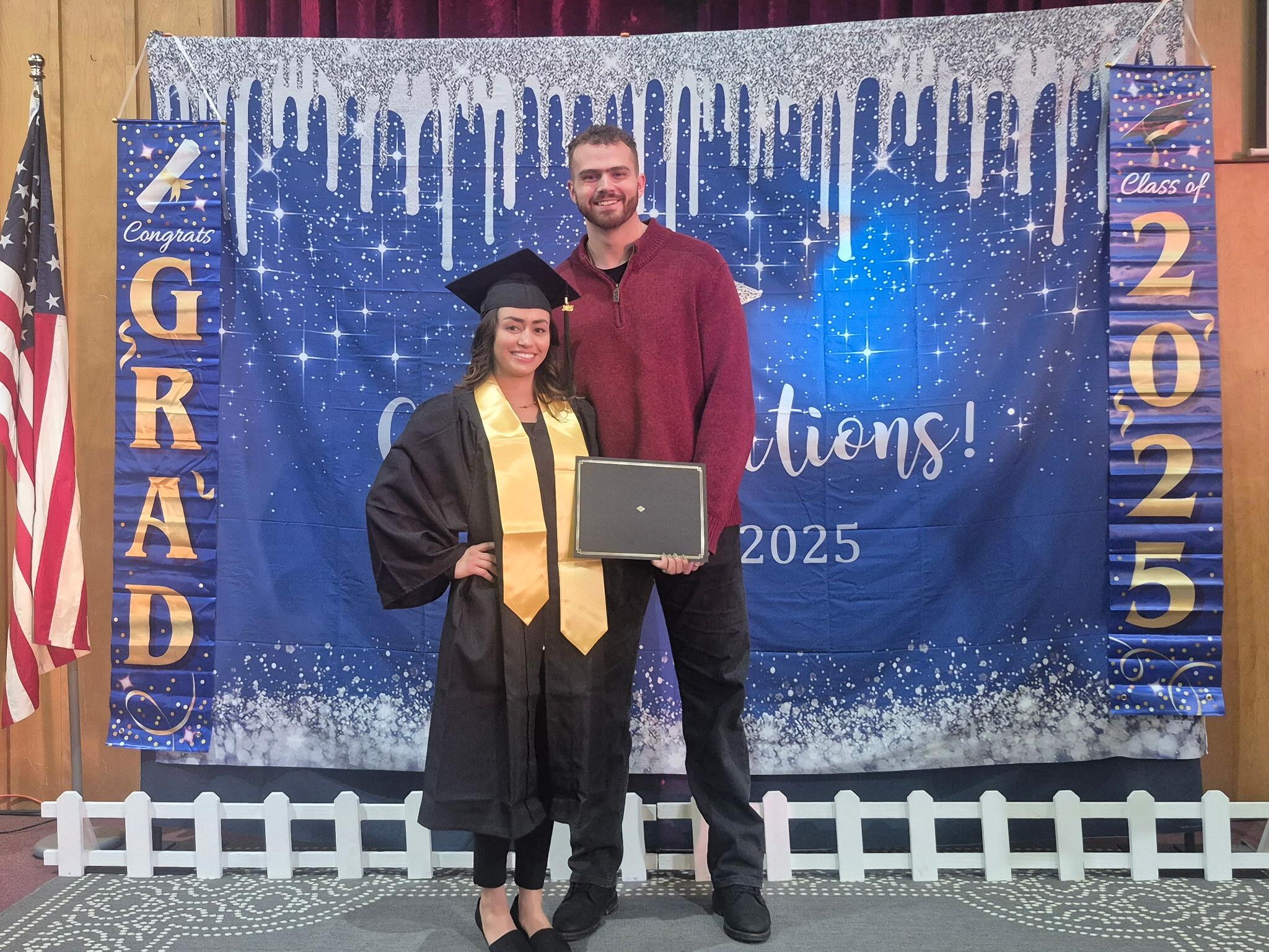 Paola Graduates from TIU for theology / Paola se Gradúa de TIU