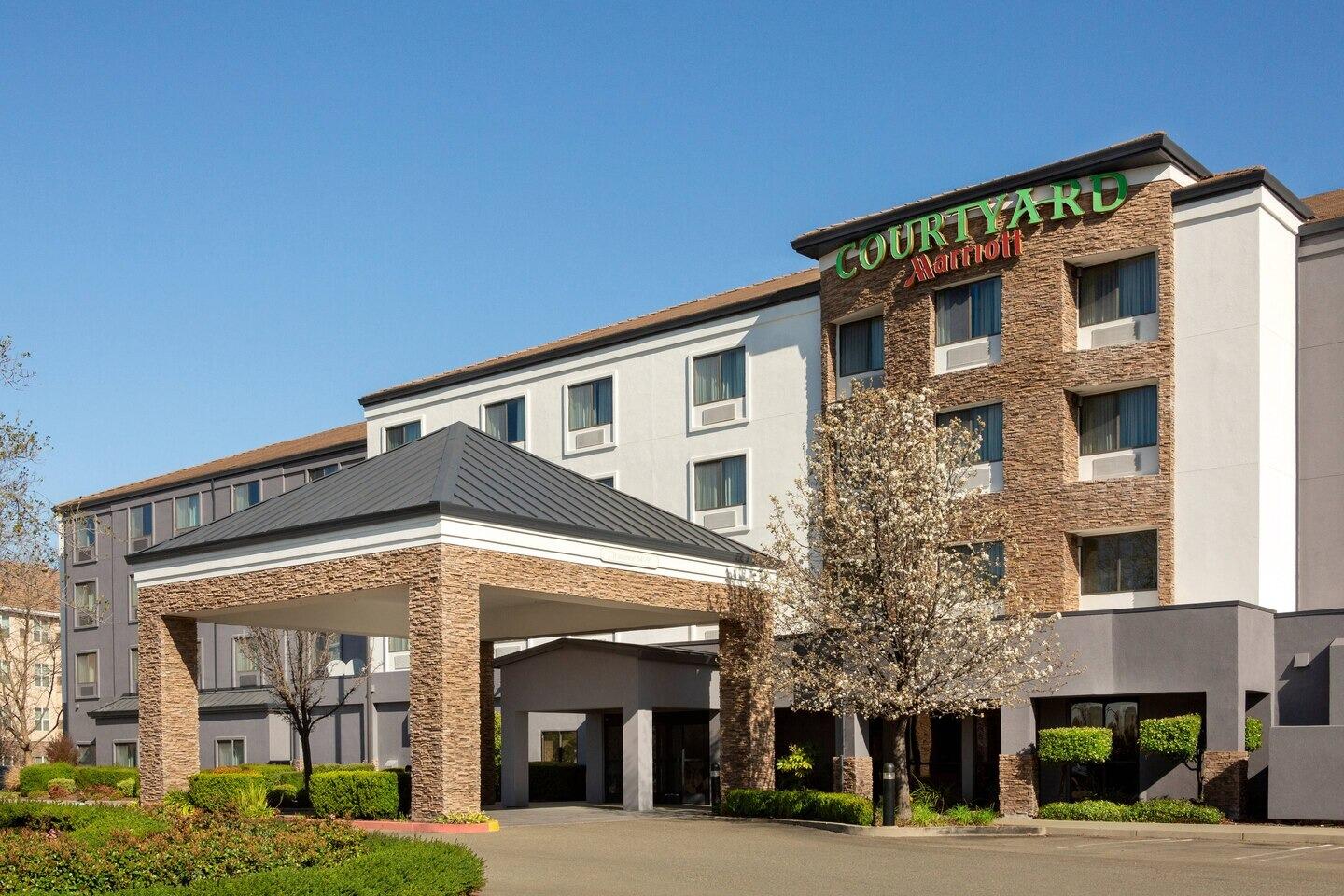 Picture of Courtyard by Marriott Roseville Galleria Mall/Creekside Ridge Drive