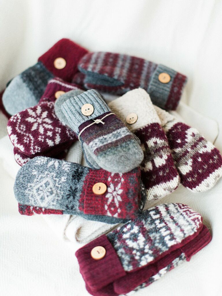 winter wedding ideas mitten favors
