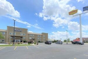 Picture of Baymont by Wyndham Litchfield (Call Hotel Directly)