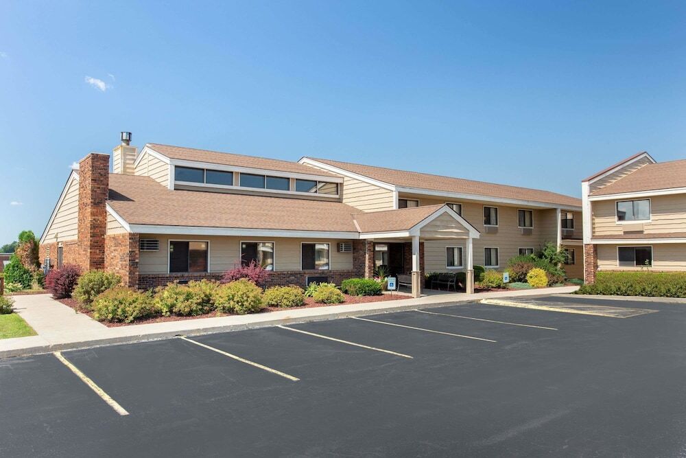 Picture of AmericInn by Wyndham West Bend
