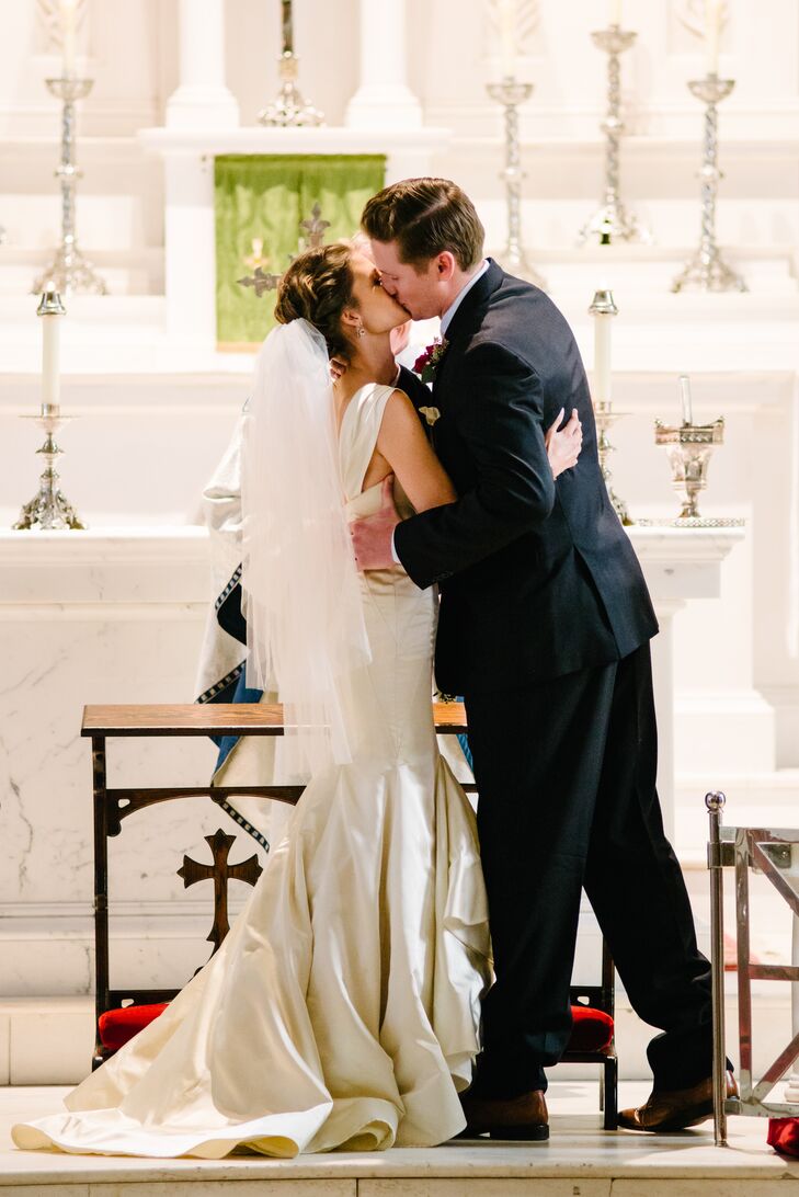 Jaclyn wore a fitted Hayley Paige dress with straps during her traditional ceremony at the historic St. Mary's Catholic Church.