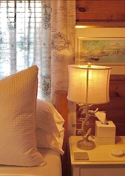 Picture of Azalea Inn Bed & Breakfast