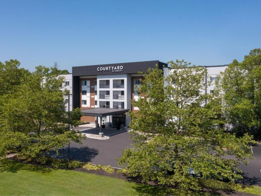 Picture of Courtyard Edison Woodbridge