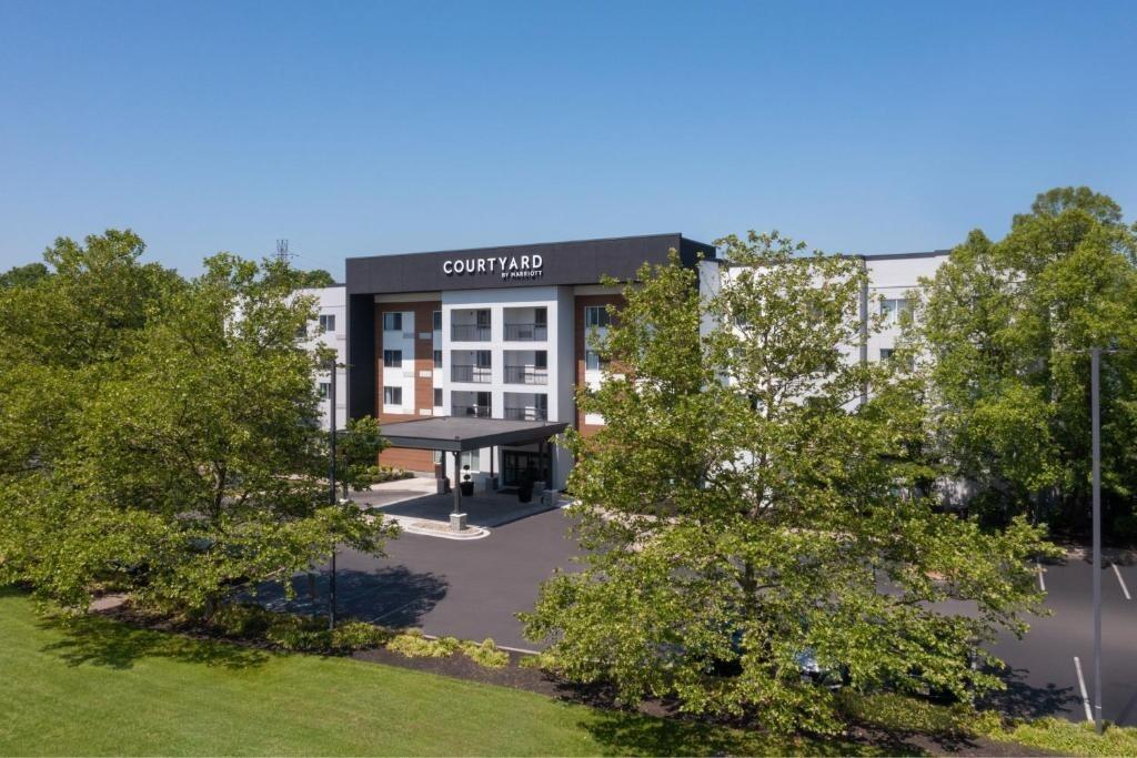 Picture of Courtyard Edison Woodbridge