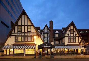 Picture of Seven Gables Inn
