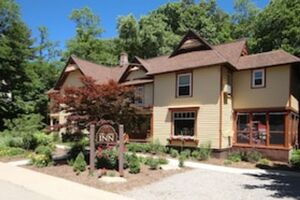 Picture of Twin Oaks Inn