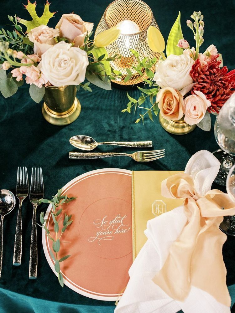 classic peach-and-emerald place setting
