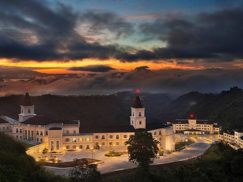 Picture of Twin Lakes Hotel