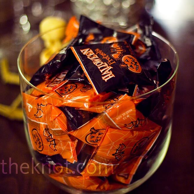 It wouldn't be a Halloween wedding without a huge candy bar, and Erica and Mike didn't disappoint.