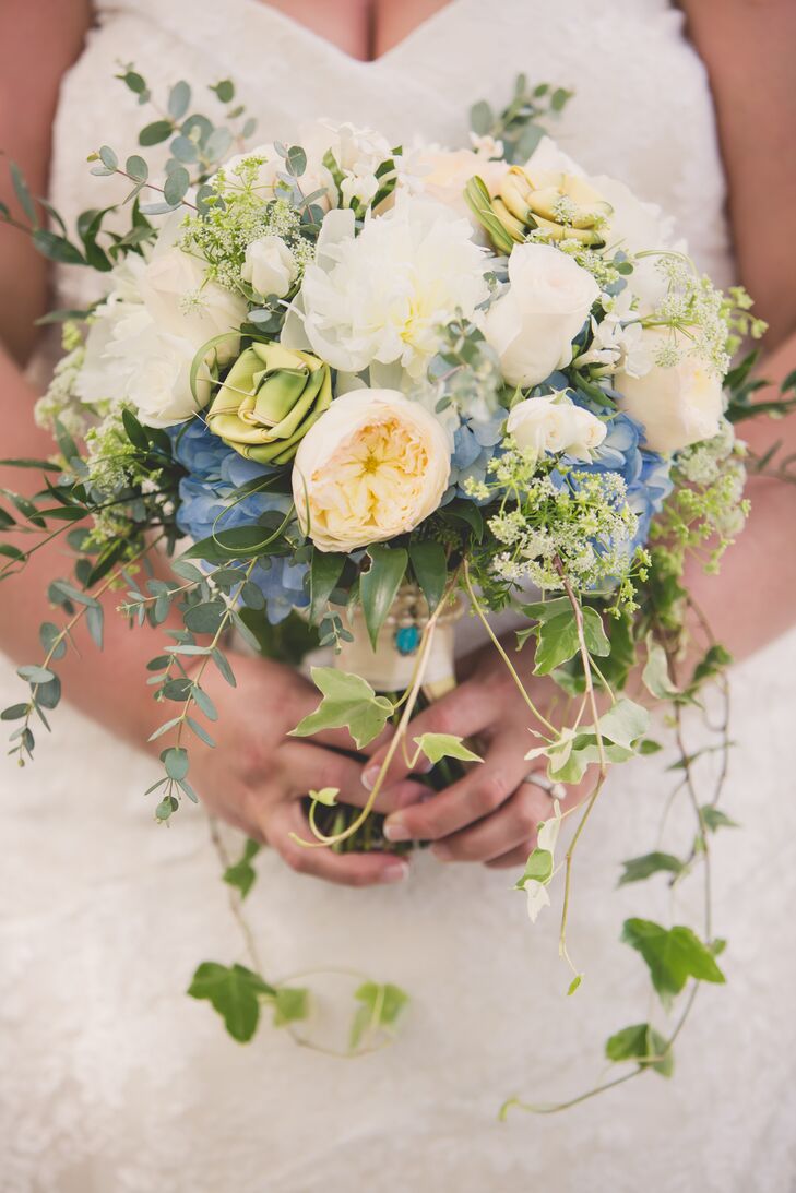 Jenna carried a lush, loose bouquet with ivory roses and garden roses, white peonies, blue hydrangeas, Queen Anne's lace and ivy.
