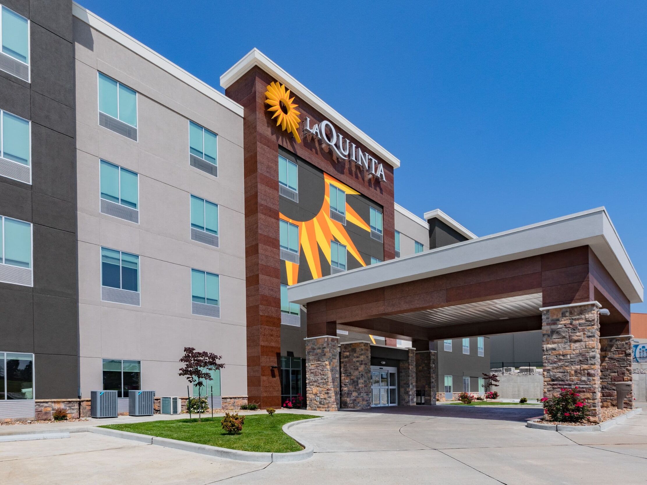 Picture of La Quinta Inn & Suites by Wyndham Jackson/Cape Girardeau