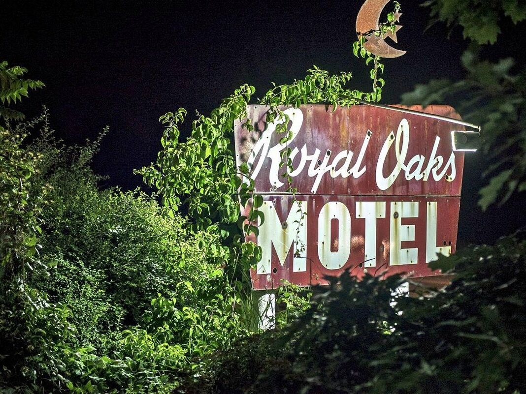 Picture of Royal Oaks Motel