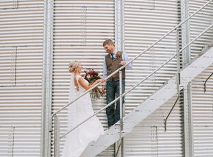 Native Nebraskans Miranda Driewer and Gabe Dietrich pulled off a farm-chic fete with a hint of bohemian flair for their summer wedding at Babel’s Barn