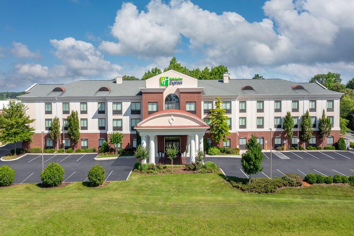 Picture of Holiday Inn Express & Suites Tullahoma, an IHG Hotel