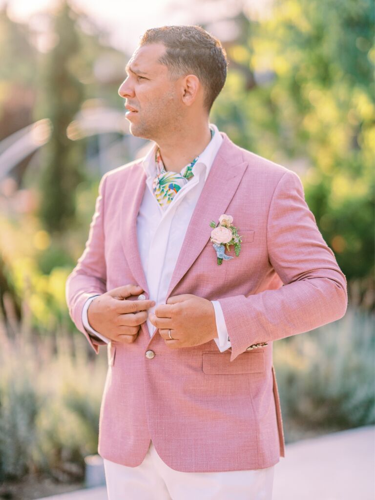 groom wearing light pink sportcoat with white button down shirt
