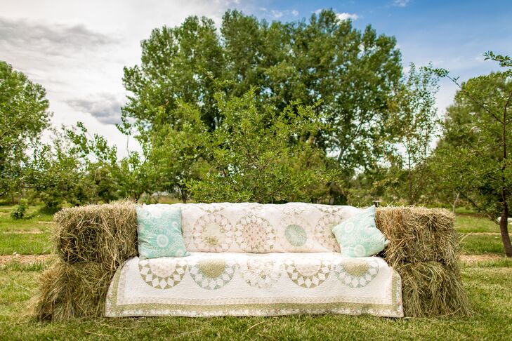 Leslie and Andrew had a small fire pit with hay bales set around it. Each bale had various quilts on top for a comfortable, casual look. They also constructed a hay-bale couch, with throw pillows and a large quilt over the top. Guests loved hanging out on it throughout the night.