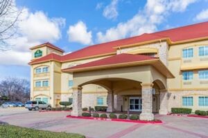 Picture of La Quinta Inn & Suites by Wyndham Ennis