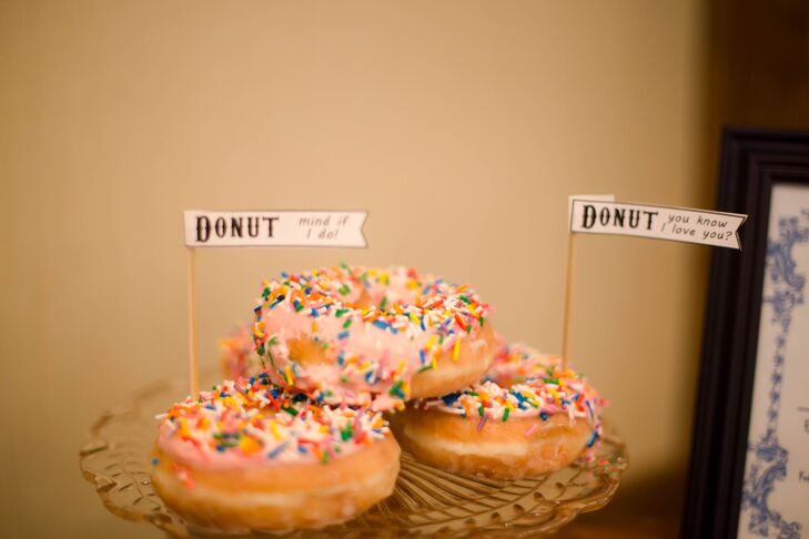 Black-and-White DIY Doughnut Signs