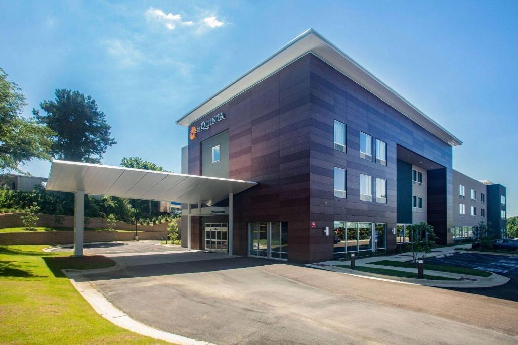 Picture of La Quinta Inn & Suites by Wyndham Oxford
