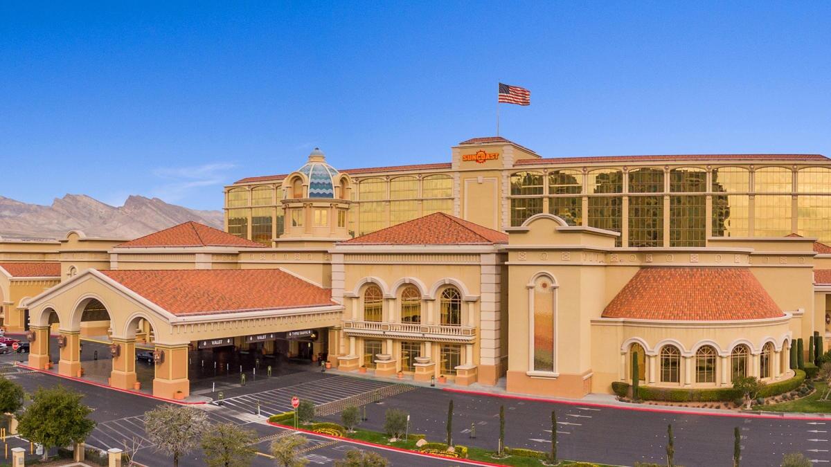 Picture of Suncoast Hotel