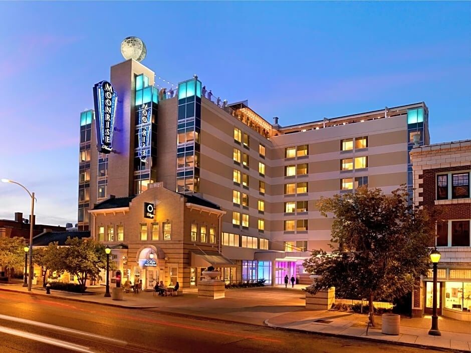 Picture of Moonrise Hotel