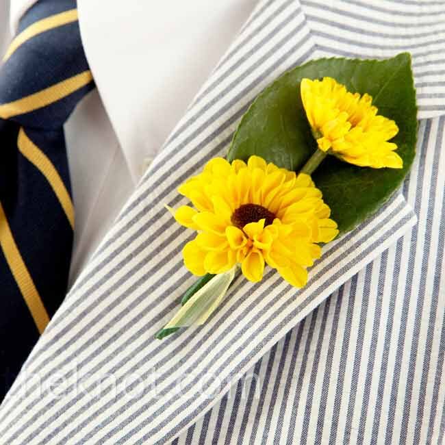 To match Robyn’s bouquet, Jordan and his groomsmen each wore two mini sunflowers on their lapels.