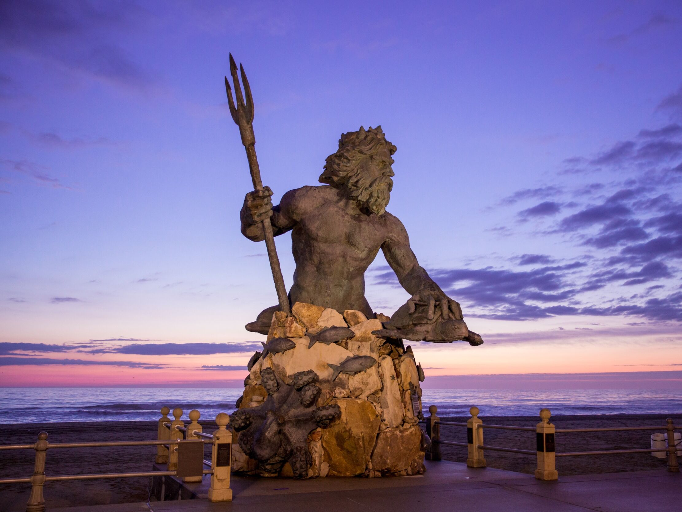 Picture of Neptune Statue