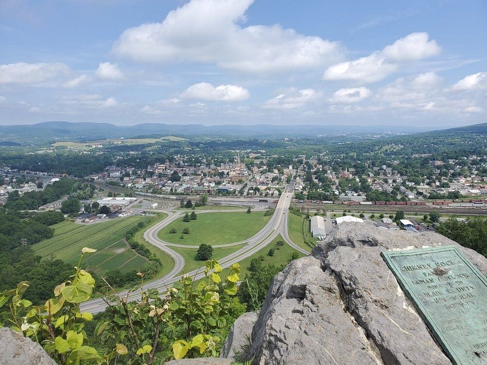 Picture of Chimney Rocks Park