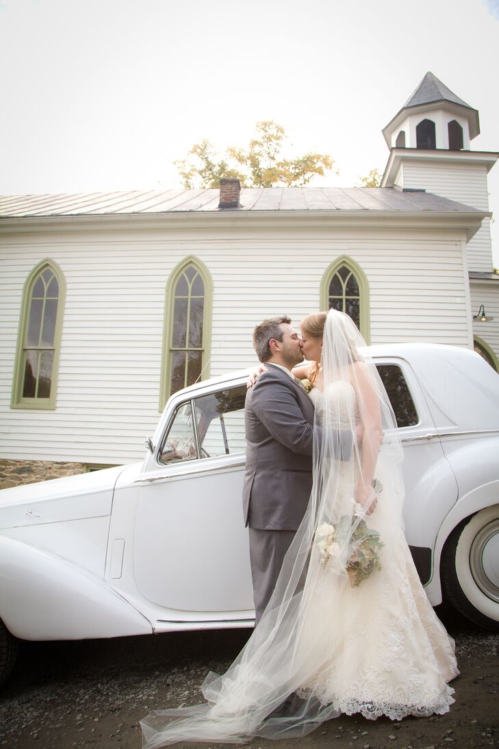 The wedding of Jennie Bellhouse (24 and in events and development) and Patrick Stroup (33 and in sales) took us back to our school days. The couple ho