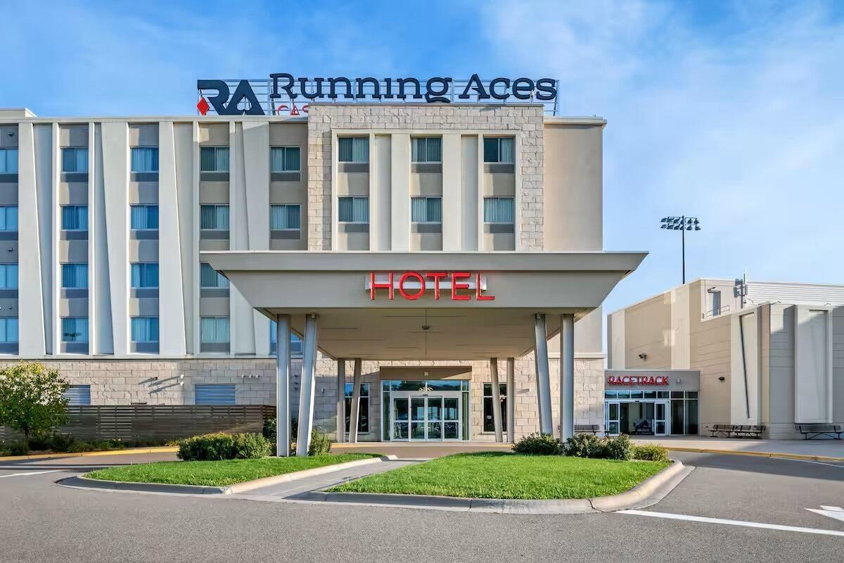 Picture of Running Aces Hotel