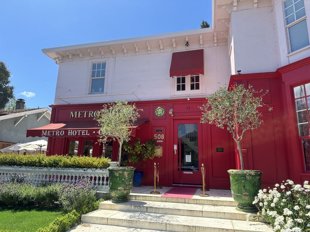 Picture of Metro Hotel & Cafe