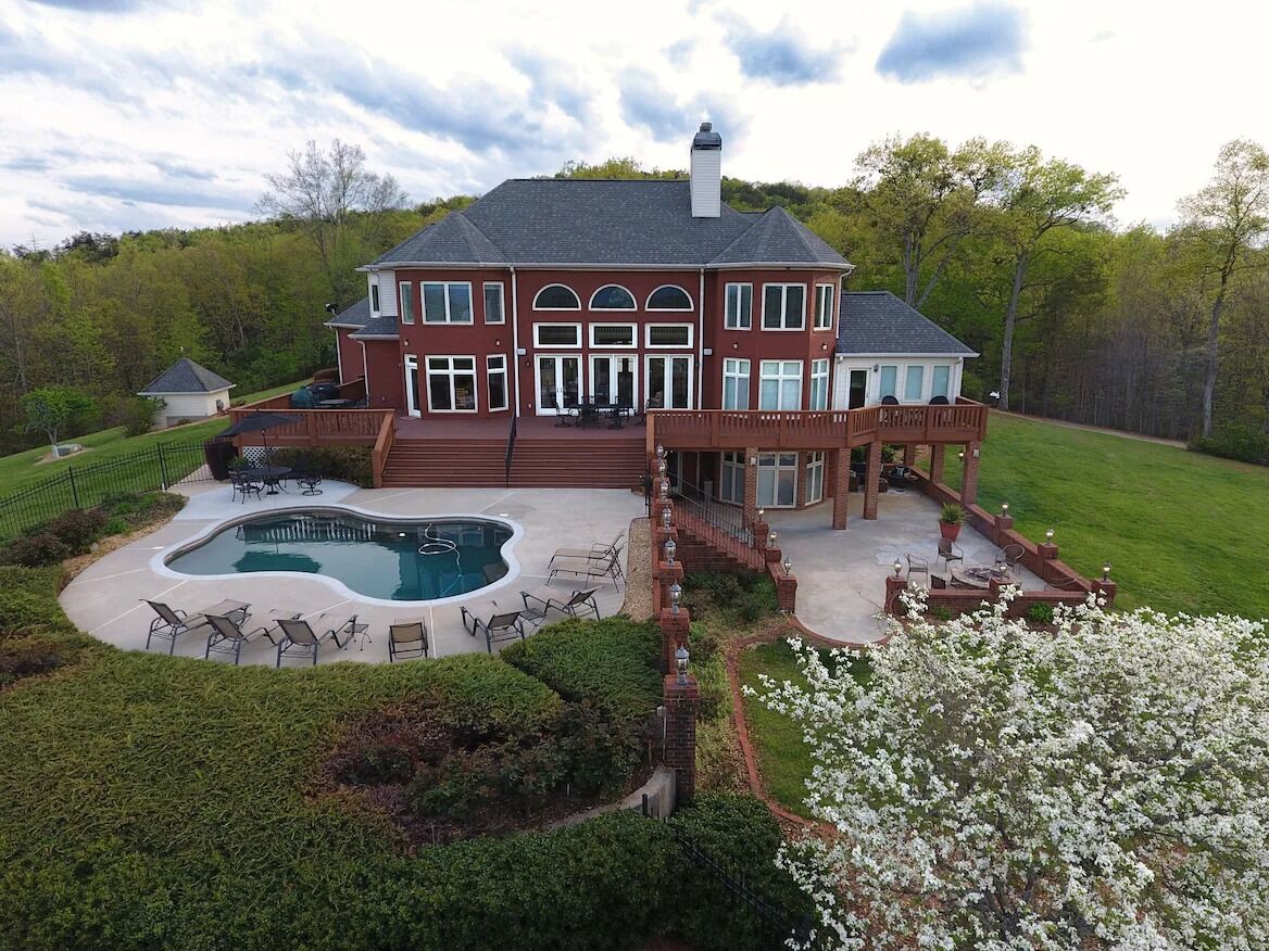 Picture of Luxurious Mountain Top Home