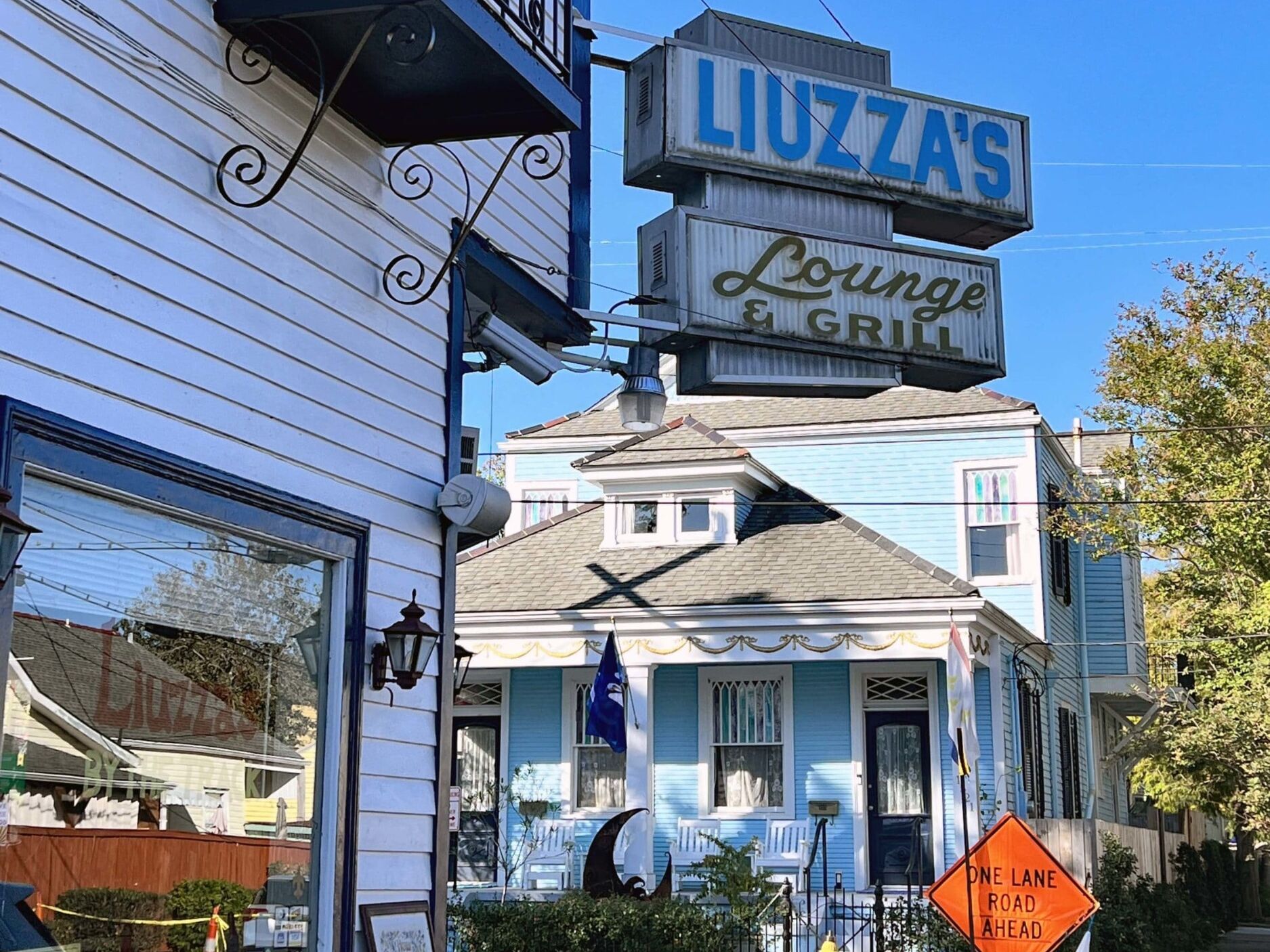 Picture of Liuzza's by the Track