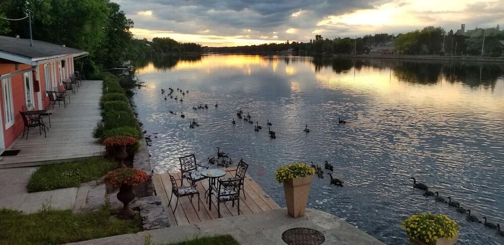 Picture of The Water's Edge Inn