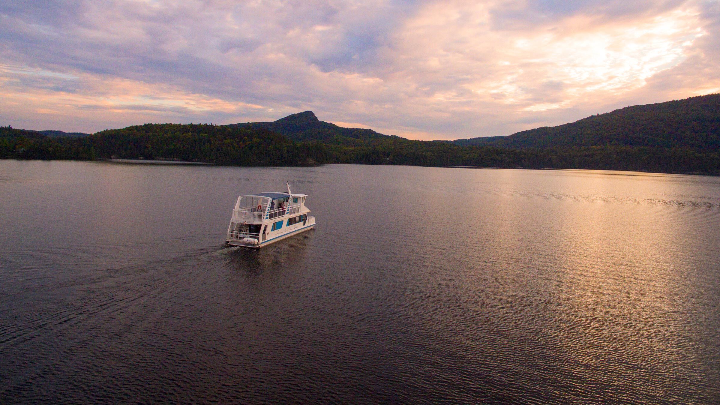 Picture of Sight See on lac tremblant Cruise Boat 