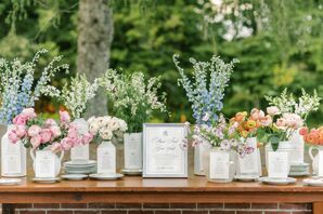 Flower Bar Seating Chart Display Table With Vases, Pastel Flower, and Unique Escort Display