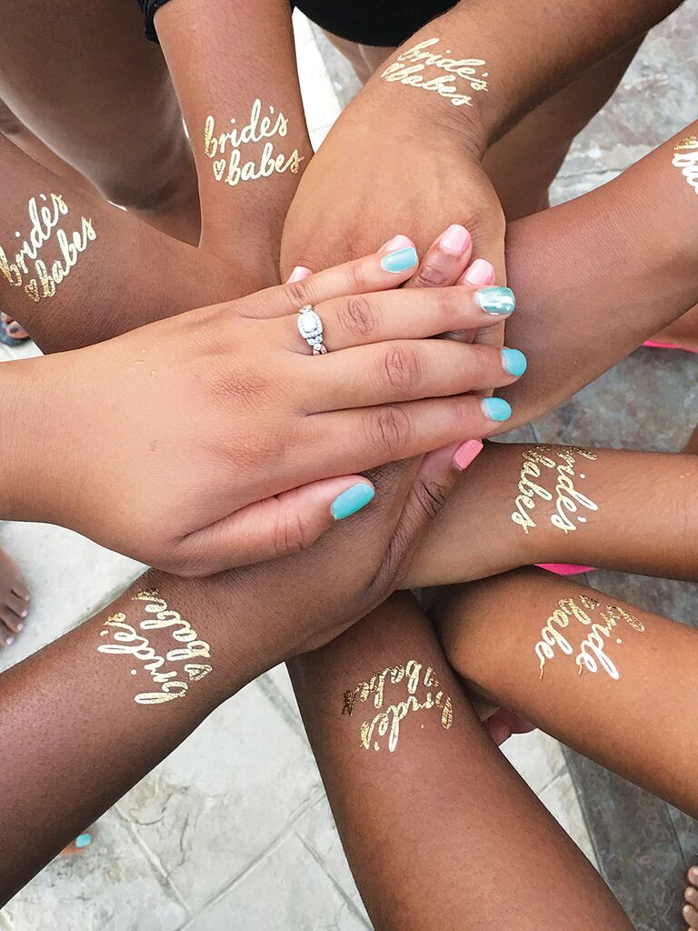 Engagement ring selfie idea with your bridesmaids