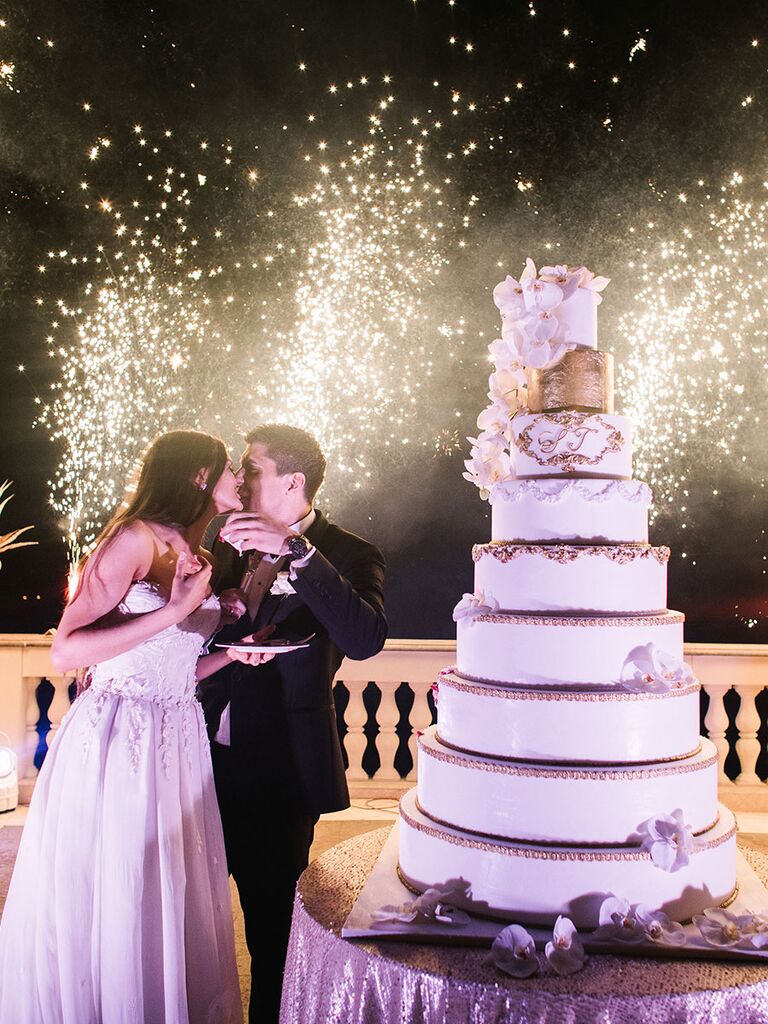 Elegant wedding cake multi-tiered for a glamorous wedding