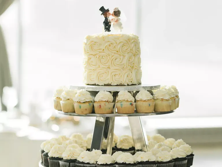 Mini Cake and Wedding Cupcake Tiered Display