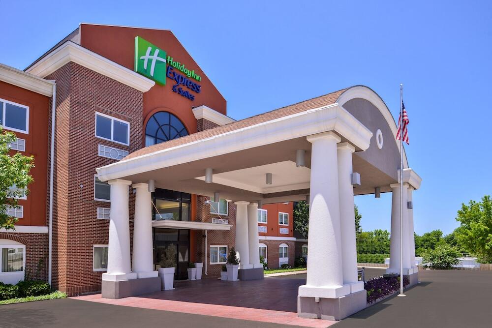 Picture of Holiday Inn Express Hotel & Suites Elgin by IHG