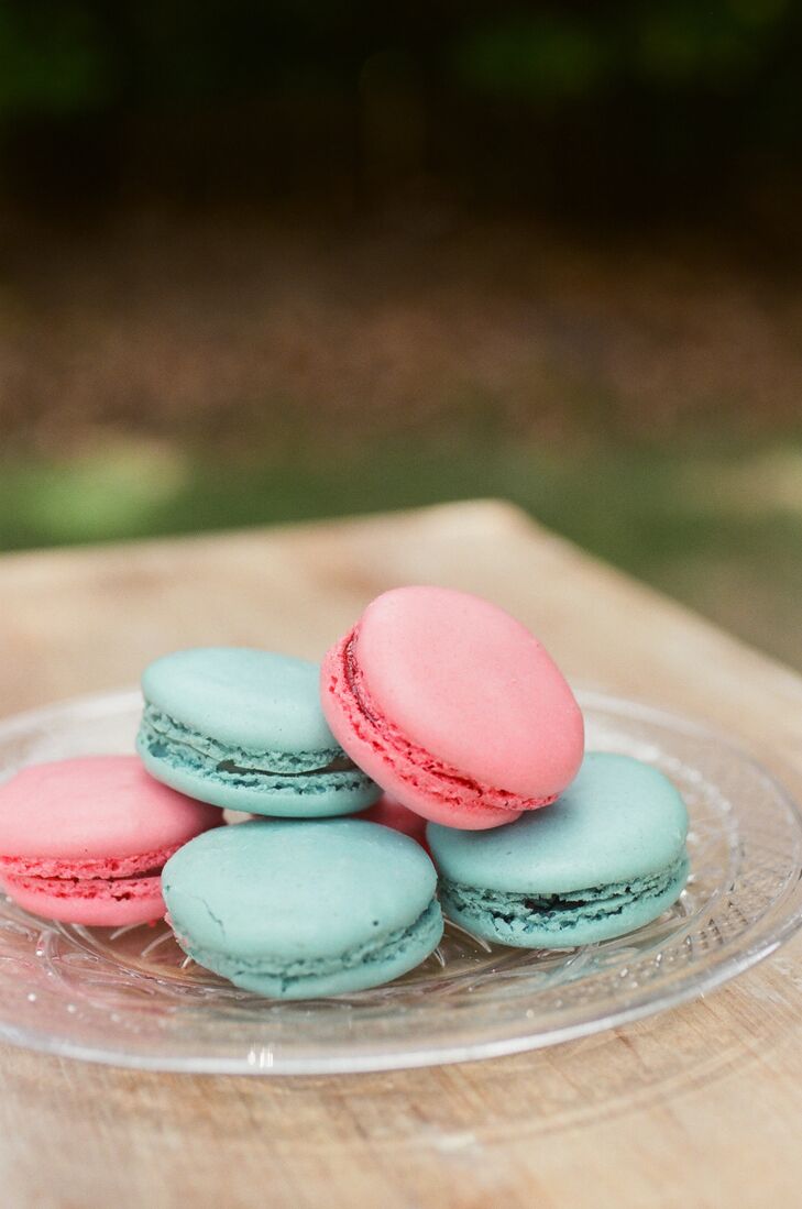 Lesley and David gave their guests strawberry and vanilla macarons in turquoise and coral. They were packaged in a clear container with a "thank you" sticker that mimicked the design on their wedding invitations.