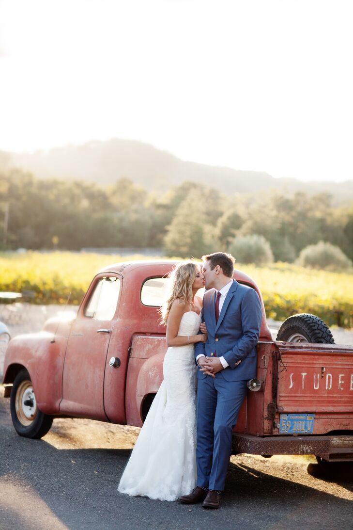 Lindsay Scheel (32 and works in fundraising) and Andy Kalyvas’s (26 and a record label producer) fall wedding in Glen Ellen, Calif. was the picture of