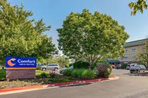 Picture of Comfort Inn & Suites Fayetteville University Area